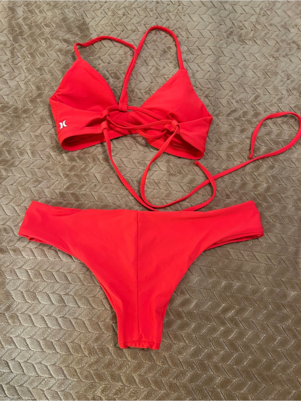 Red Hurley Bikini. Size small - Picture 4 of 6